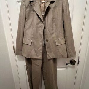 Kasper women’s pant suit size 10